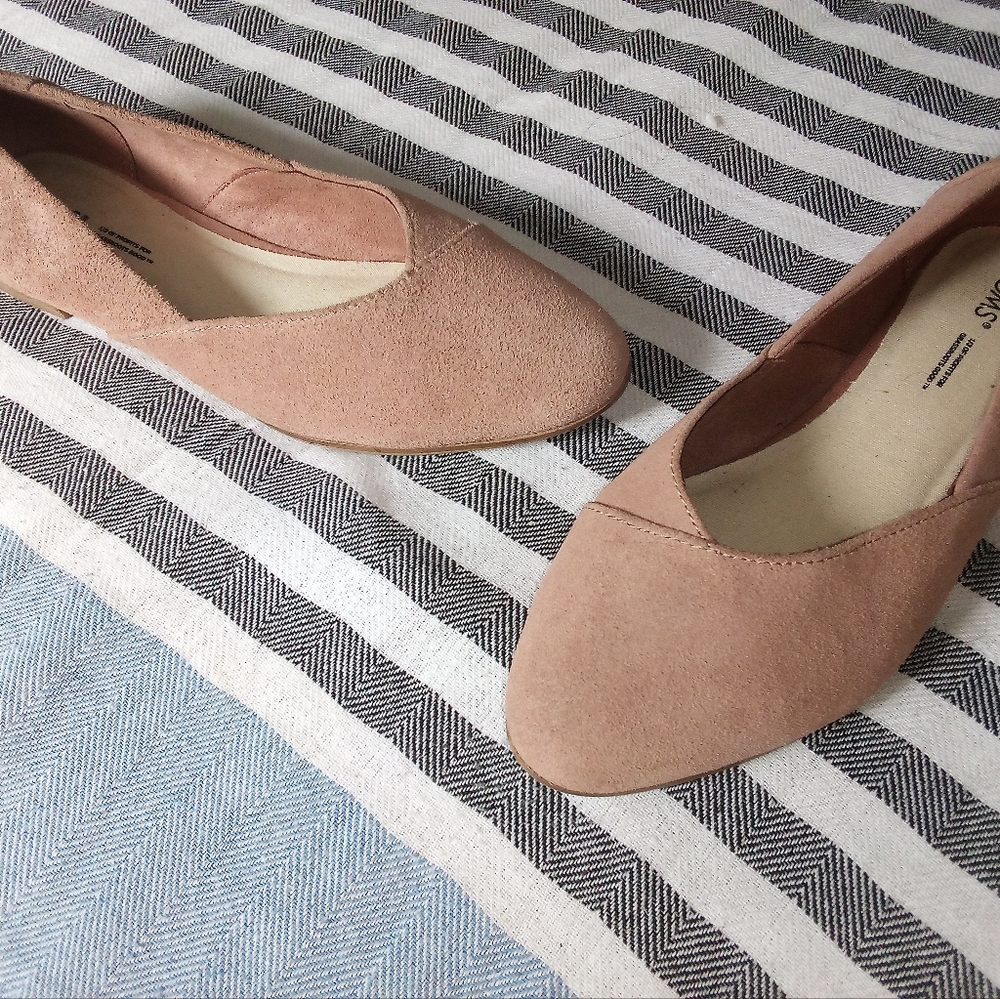 NWOT Never Worn TOMS Jutti Flats Pink Suede